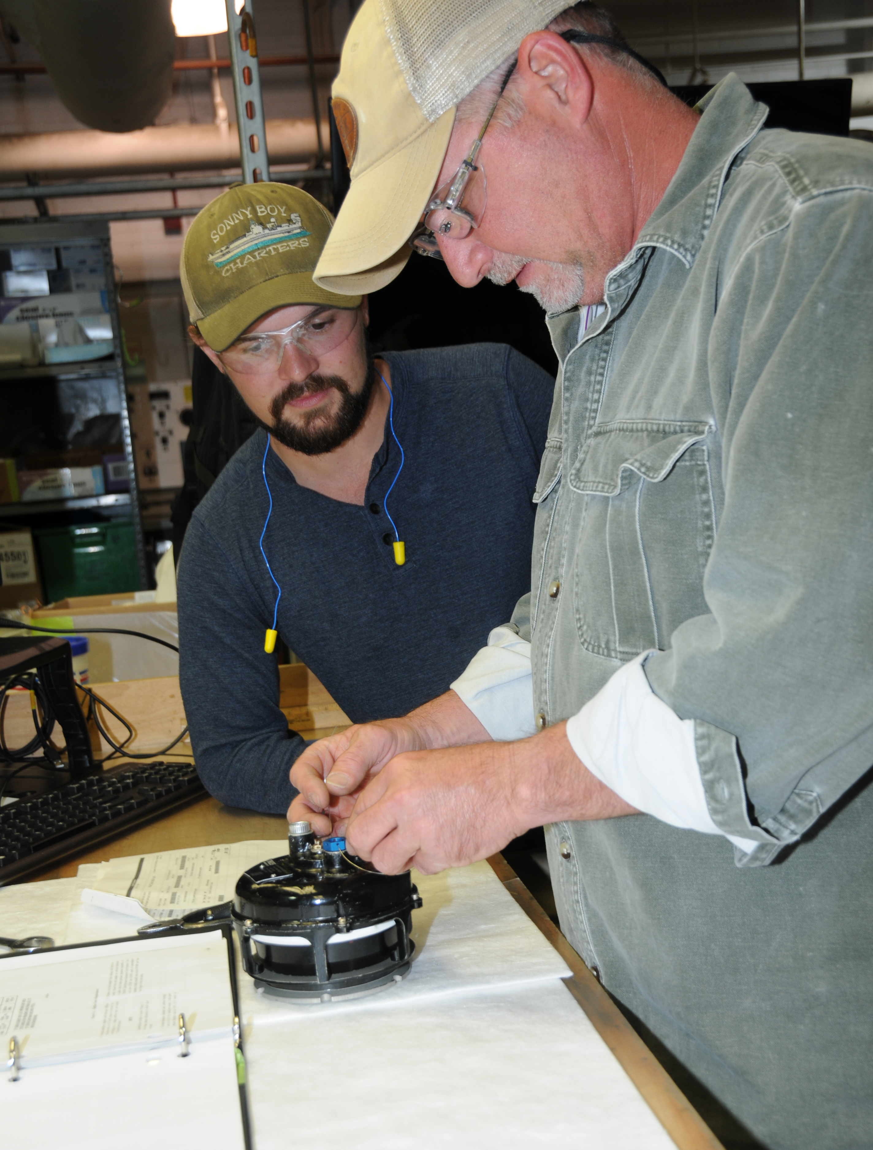 Pneudraulics mechanics check valve against technical instruction
