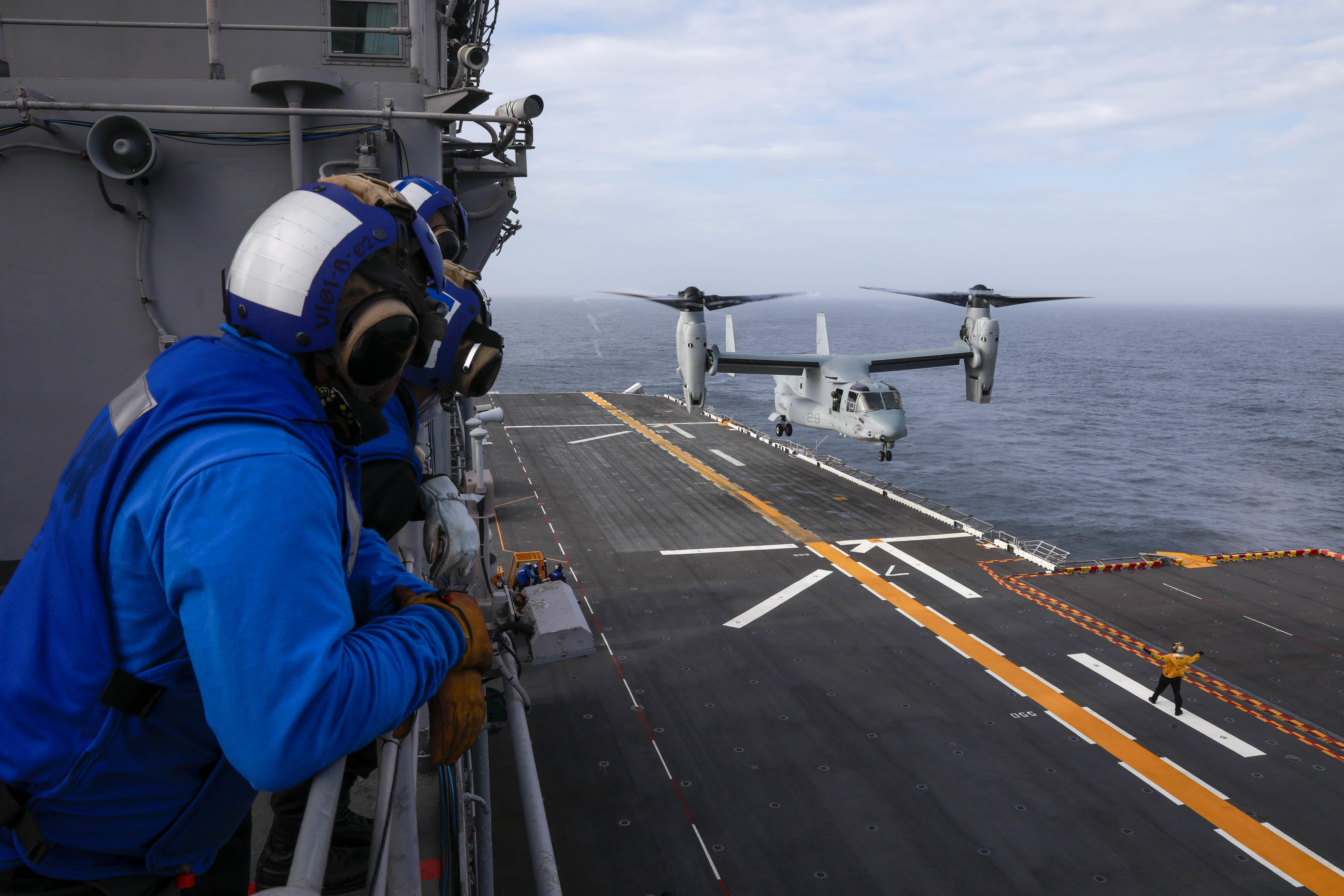An MV-22 Osprey lands on the flight deck of USS Wasp (LHD 1). (US Navy photo by Mass Communication Specialist 3rd Class Benjamin F. Davella III)
