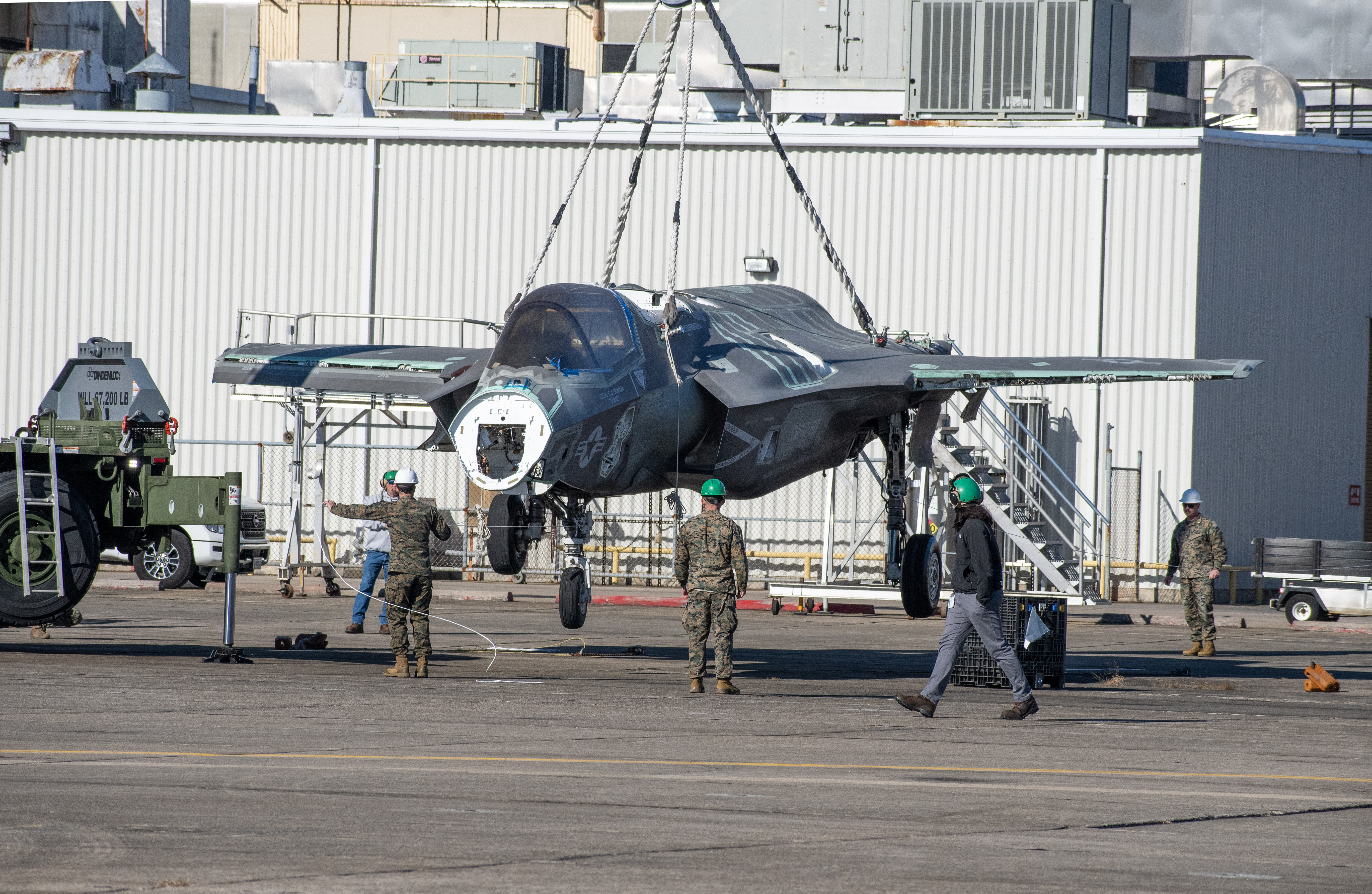 Marines lift decommissioned F-35 aircraft using crane