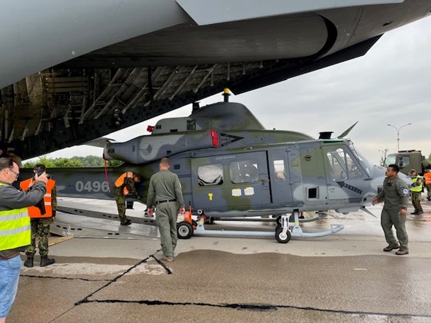 UH-1Y Venom offloading from a USAF C-17