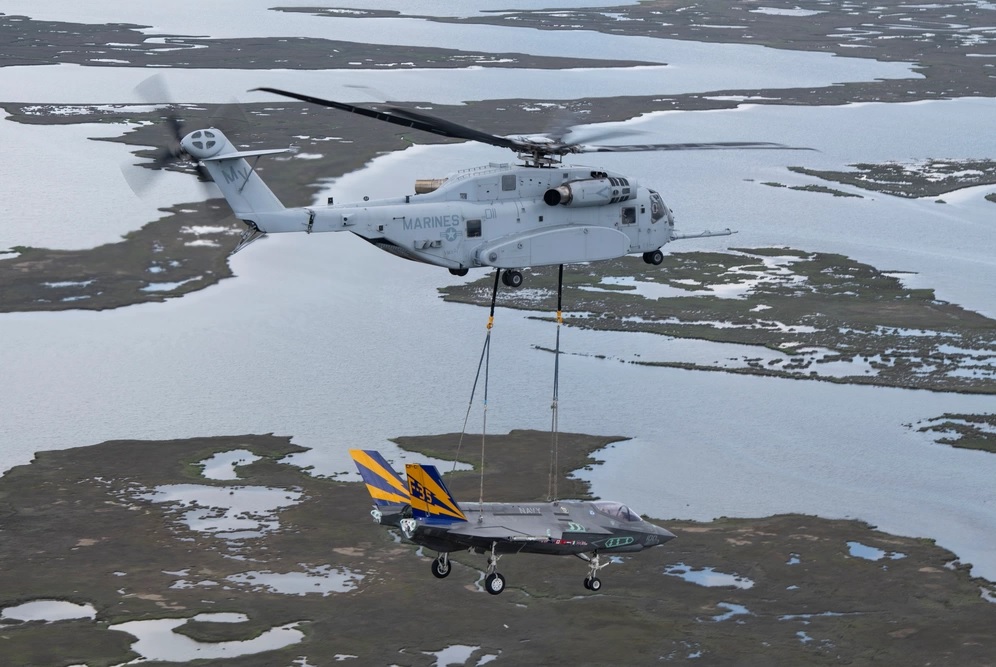 Ch-53K carries an F-35 airframe over water