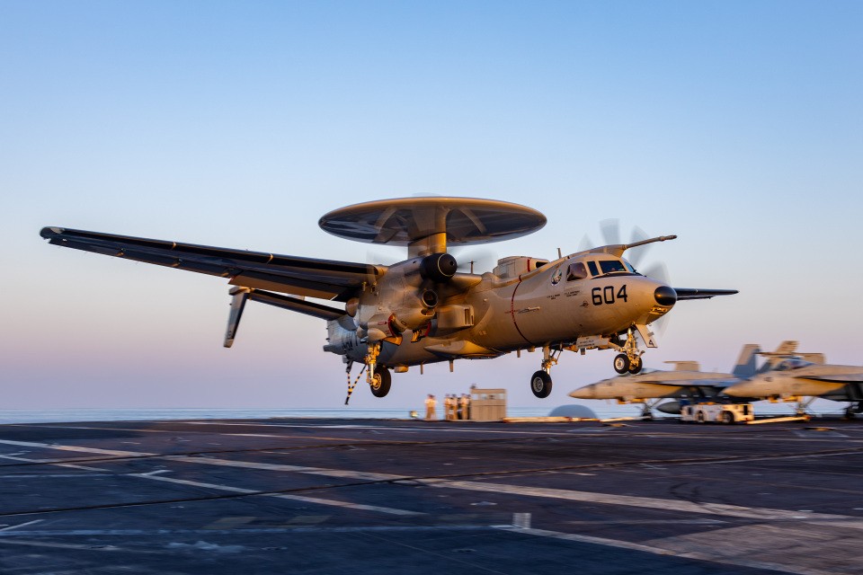 E-2D lands on USS Harry S. Truman (CVN 75)