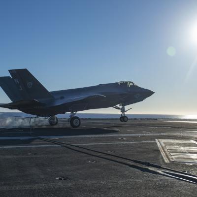 F-35C landing