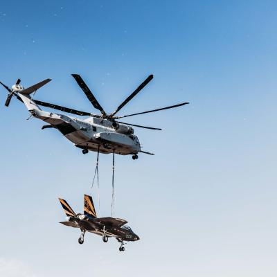 CH-53K lifts an F-35C airframe