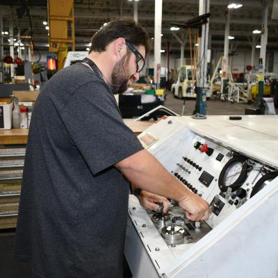 Ground support mechanic tests equipment