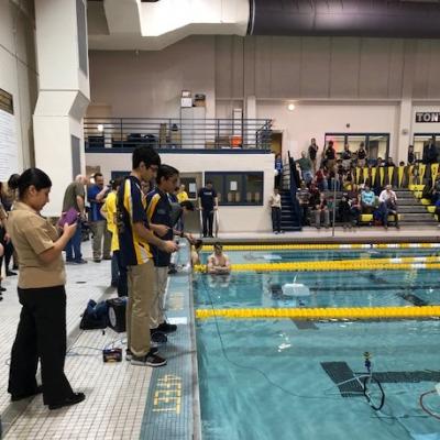 Students operate underwater robots