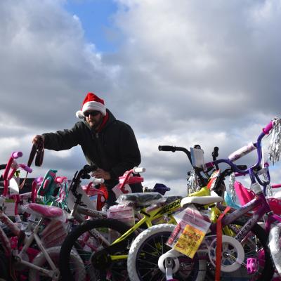 Volunteer delivers bikes for toys for tots