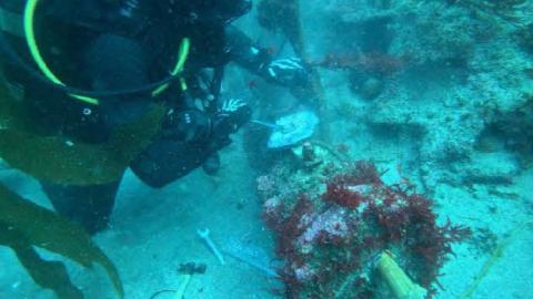U.S. Navy Seabee Divers from Underwater Construction Team (UCT) 2’s Construction Dive Detachment (CDD) Charlie 80 feet under water