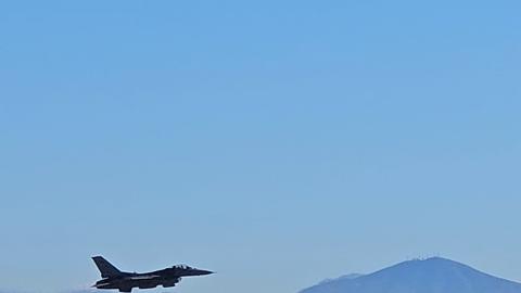 F-16 flying
