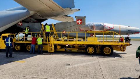First repatriated Swiss F-5 offload at Cecil Field, Florida